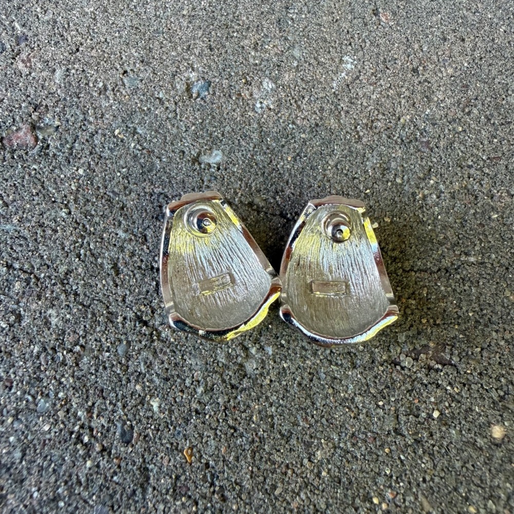 Vintage Napier Silver Tone Ribbed Shrimp Hoop Earrings 1980s Chunky - Picture 6 of 8